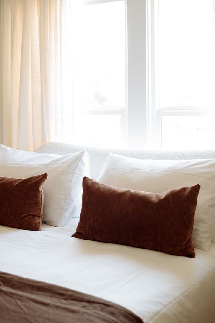 Los Angeles Apartment: 1825 N Cahuenga Blvd.