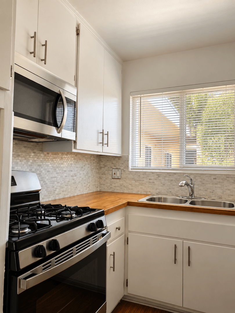 Los Angeles Apartment: 1825 N Cherokee Ave.