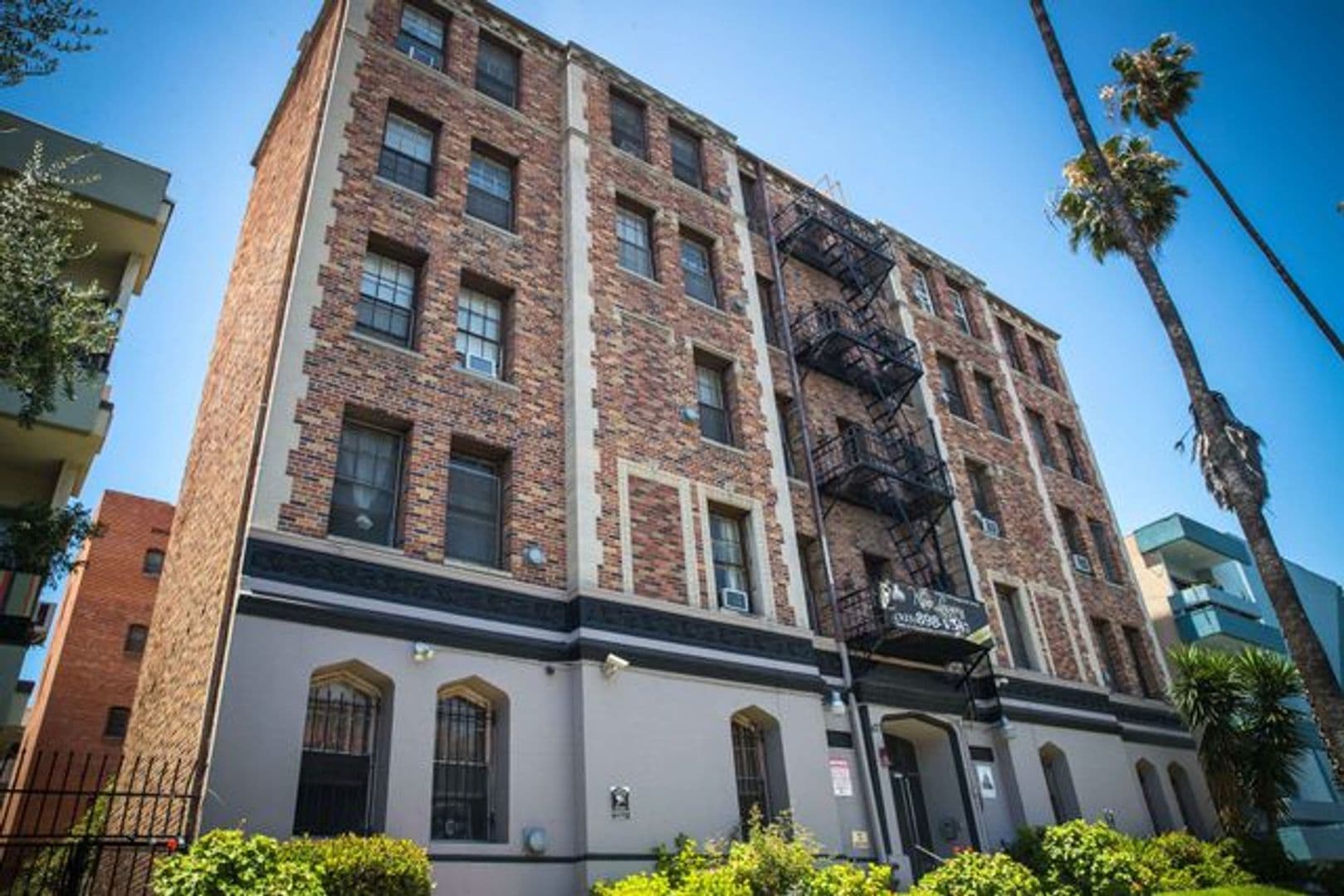 Los Angeles Apartment: 427 S Mariposa Ave.