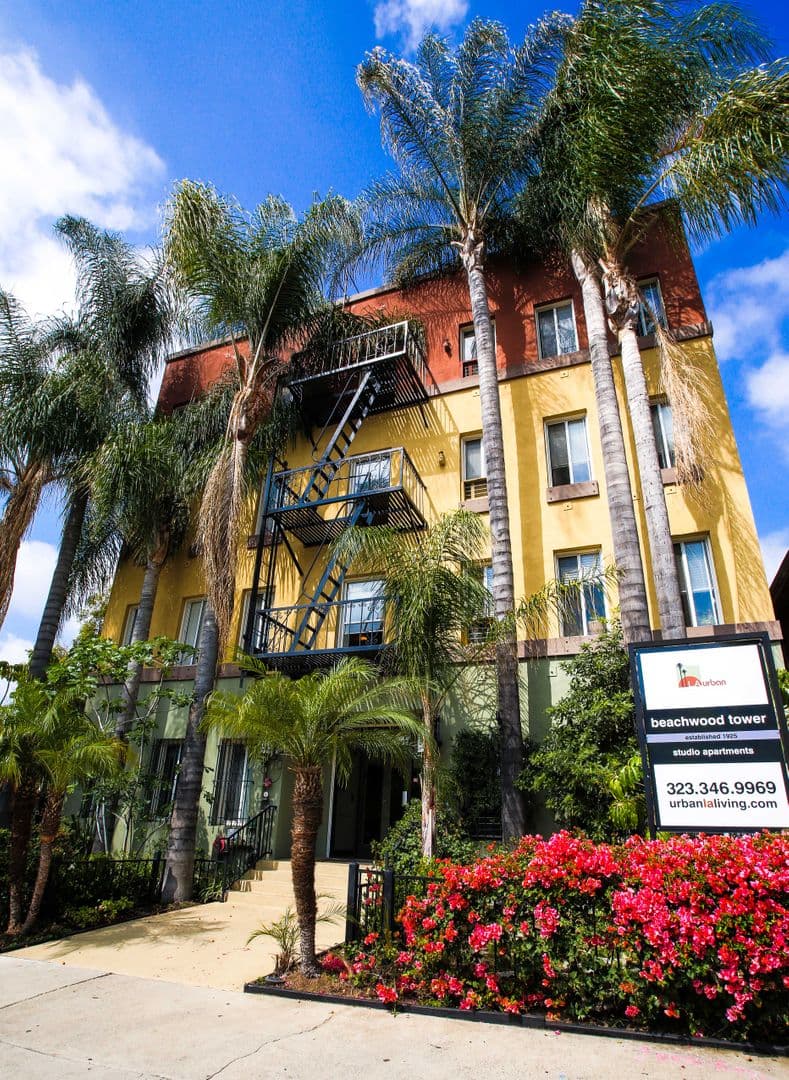 Los Angeles Apartment: 1975 N Beachwood Dr.