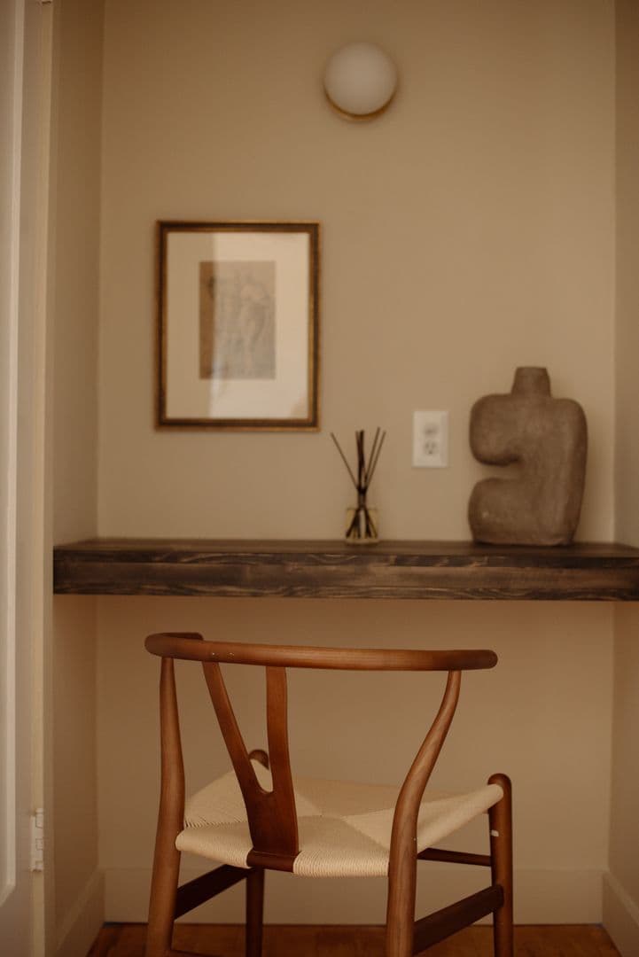Los Angeles Apartment: 1825 N Cahuenga Blvd.