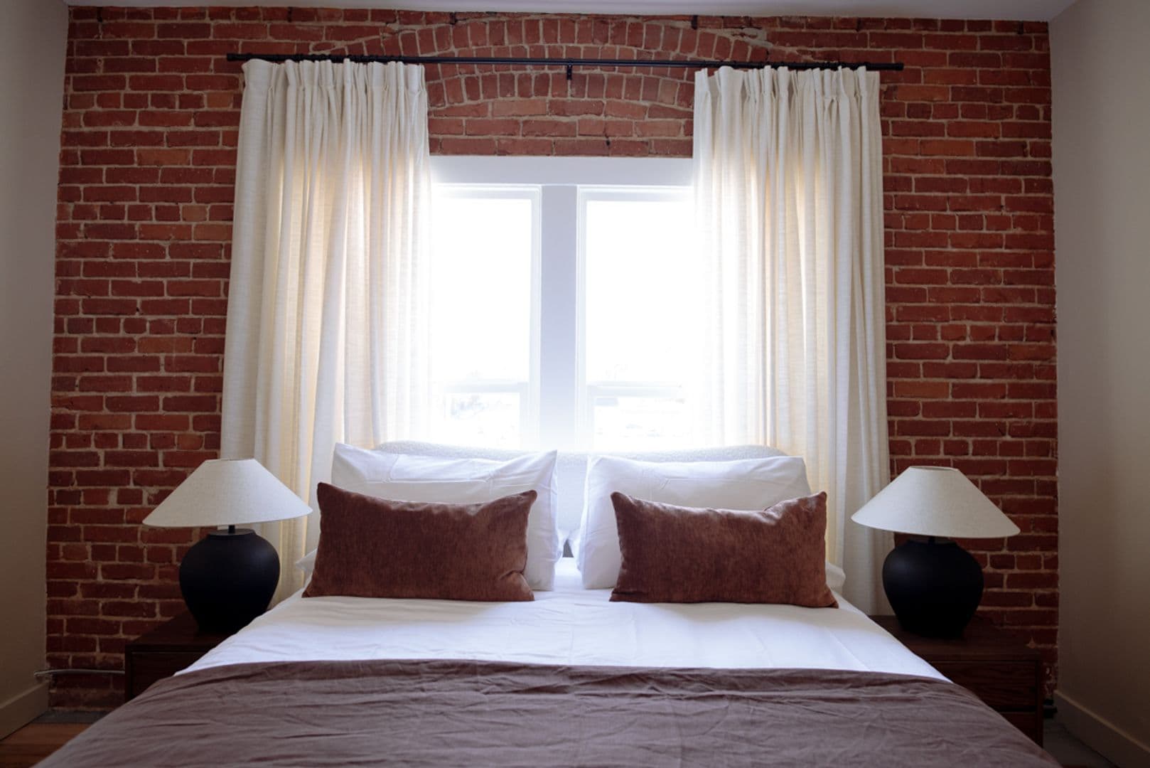 Los Angeles Apartment: 1825 N Cahuenga Blvd.