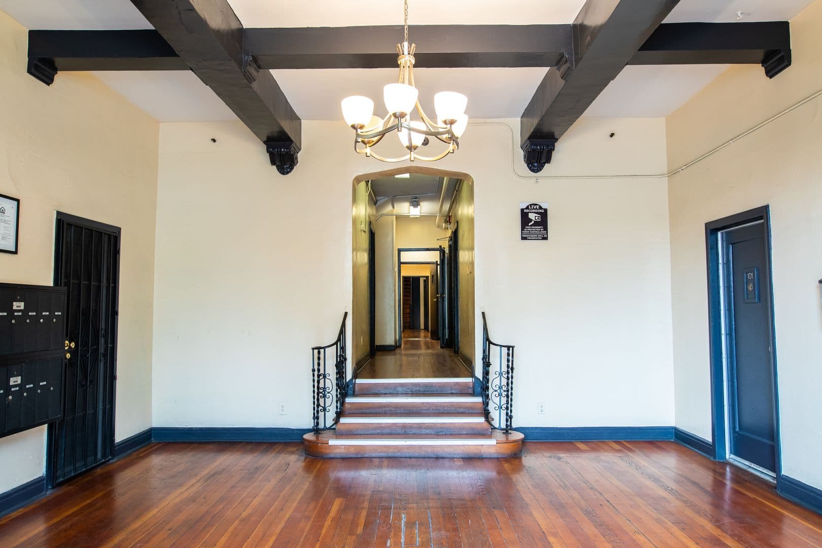 Los Angeles Apartment: 427 S Mariposa Ave.