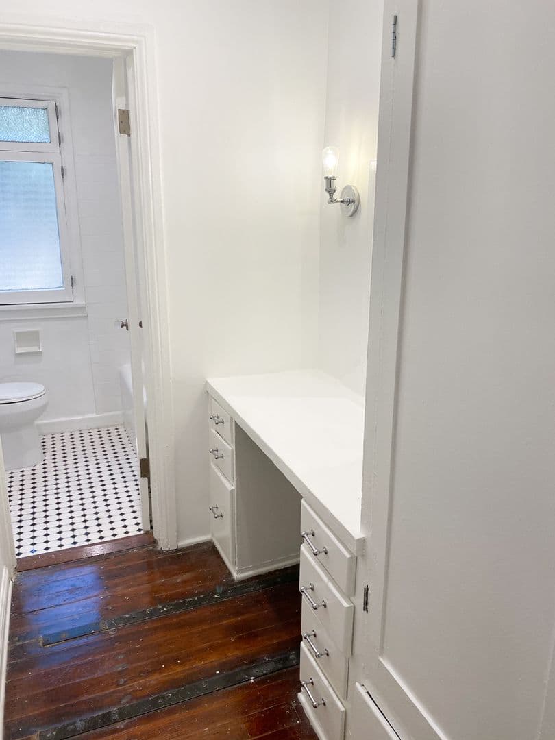 Los Angeles Apartment: 1759 Orchid Ave.