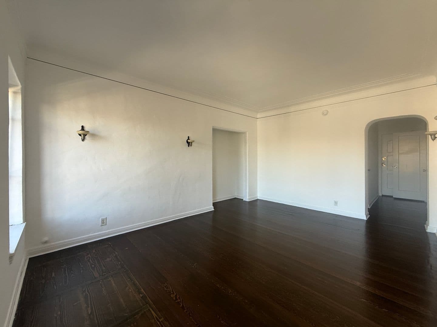 Los Angeles Apartment: 3748 W 9th St.