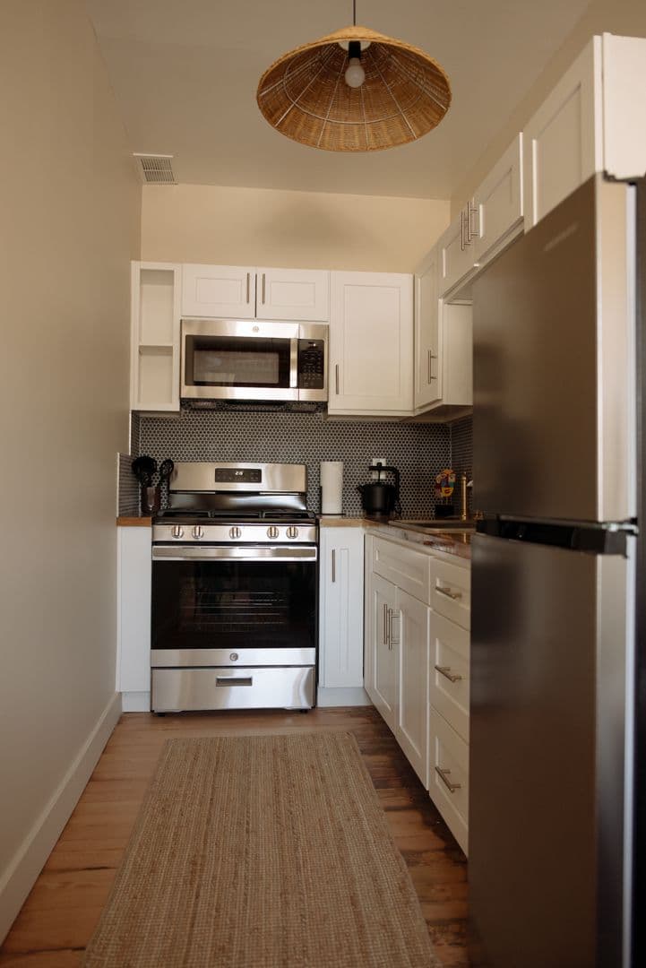 Los Angeles Apartment: 1825 N Cahuenga Blvd.