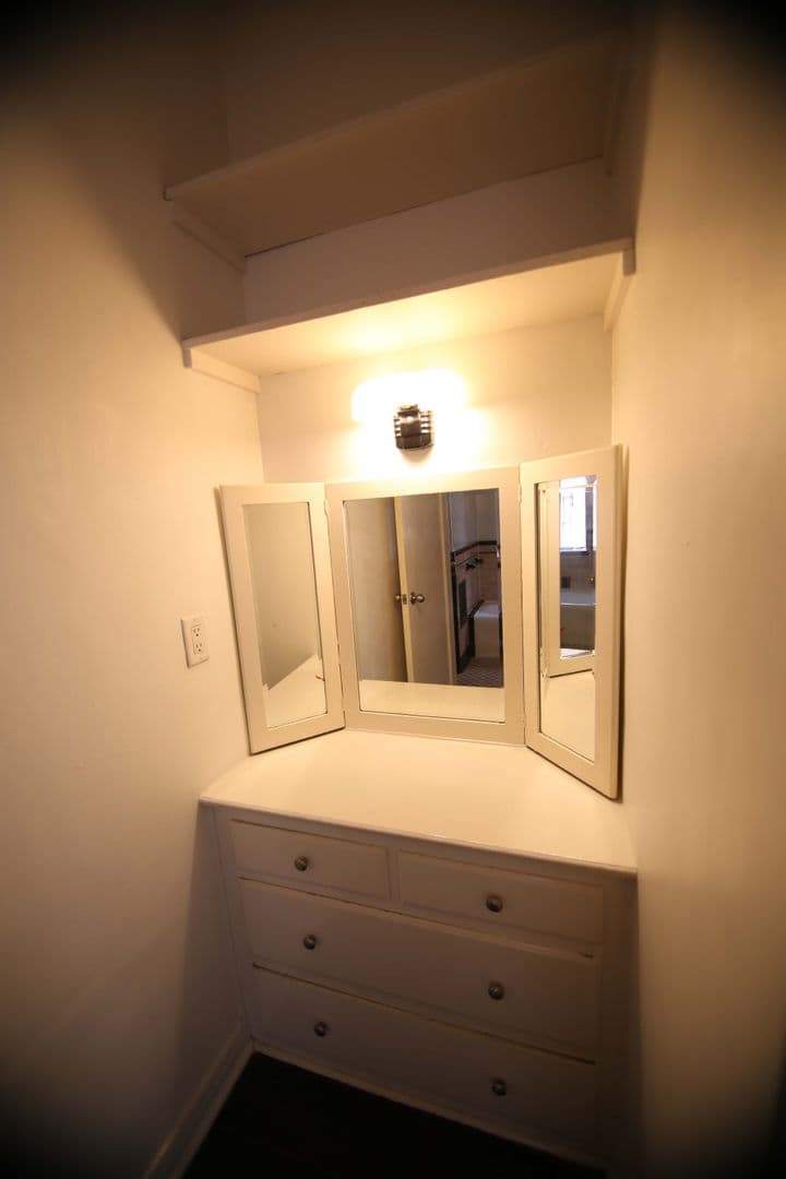 Los Angeles Apartment: 3748 W 9th St.