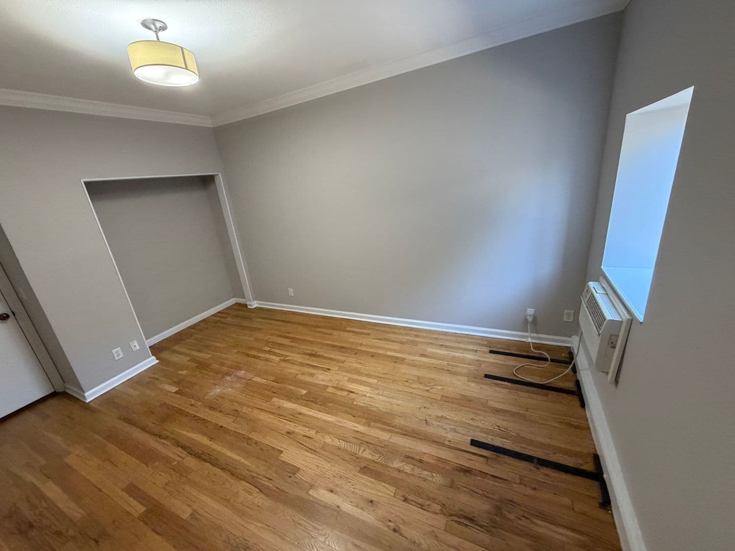 Los Angeles Apartment: 1975 N Beachwood Dr.