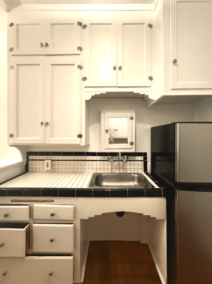 Los Angeles Apartment: 3748 W 9th St.