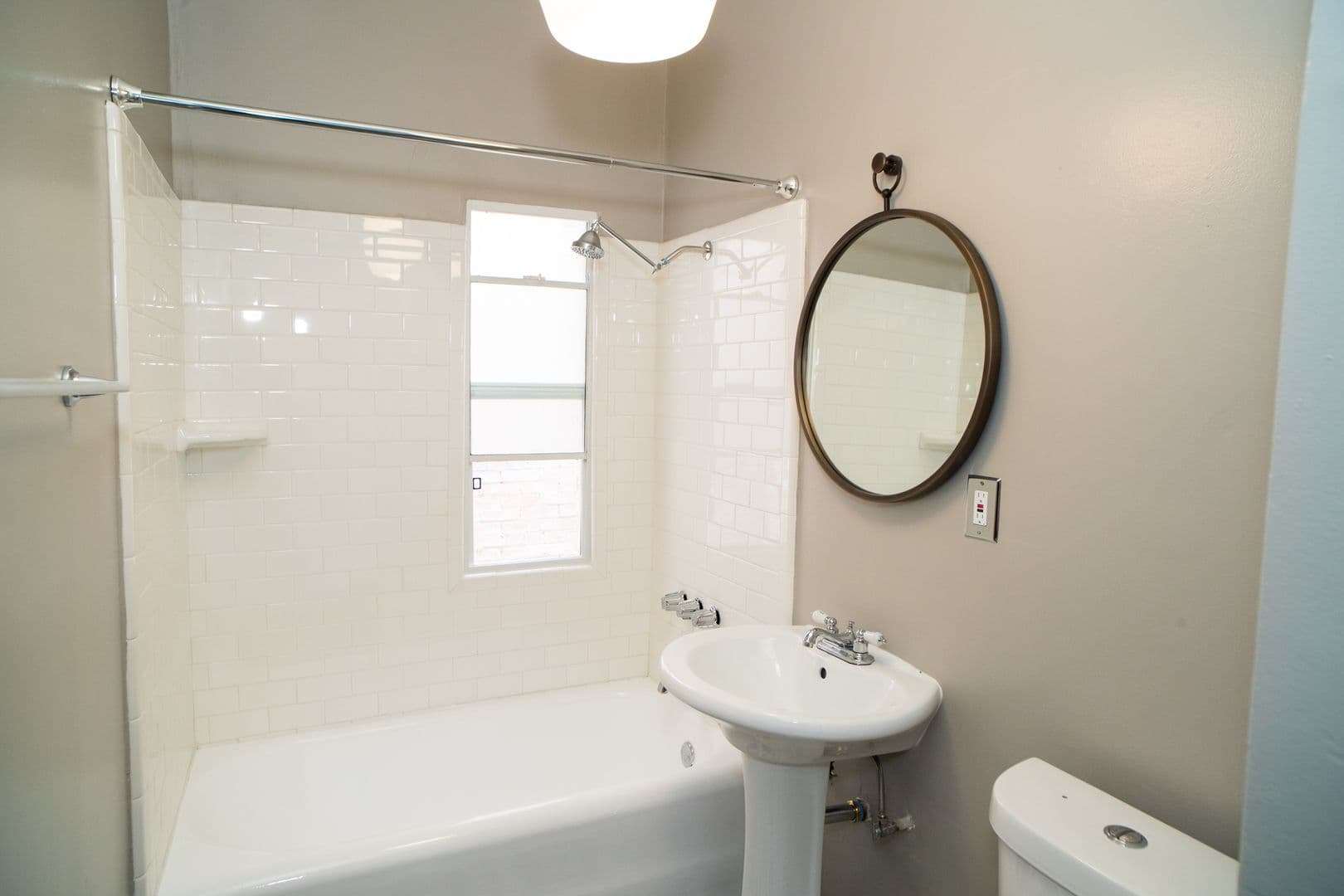 Los Angeles Apartment: 531 S Kenmore Ave.