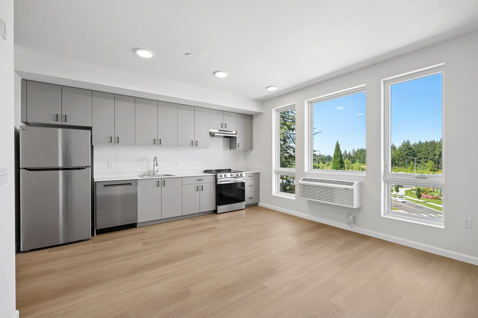 Lacey Apartment: 2463 Hogum Bay Rd NE