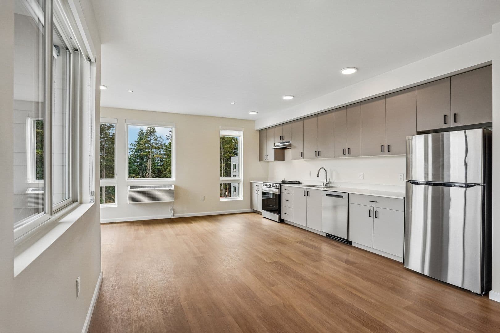 Lacey Apartment: 2463 Hogum Bay Rd NE