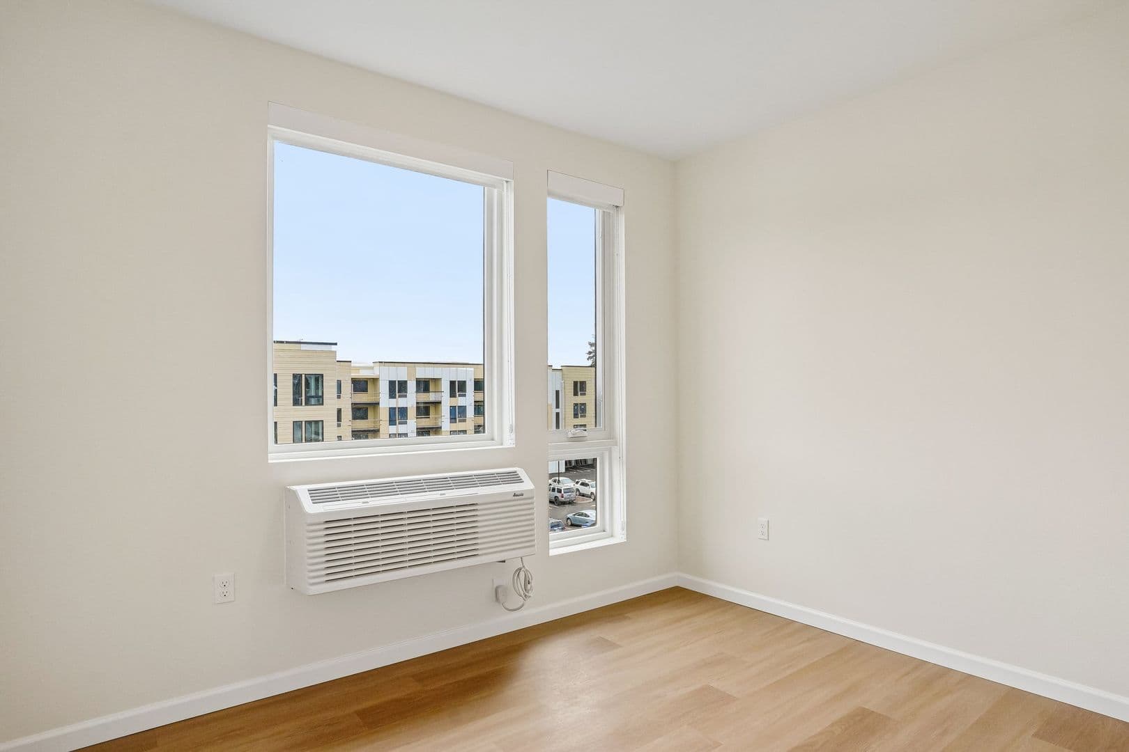 Lacey Apartment: 2463 Hogum Bay Rd NE