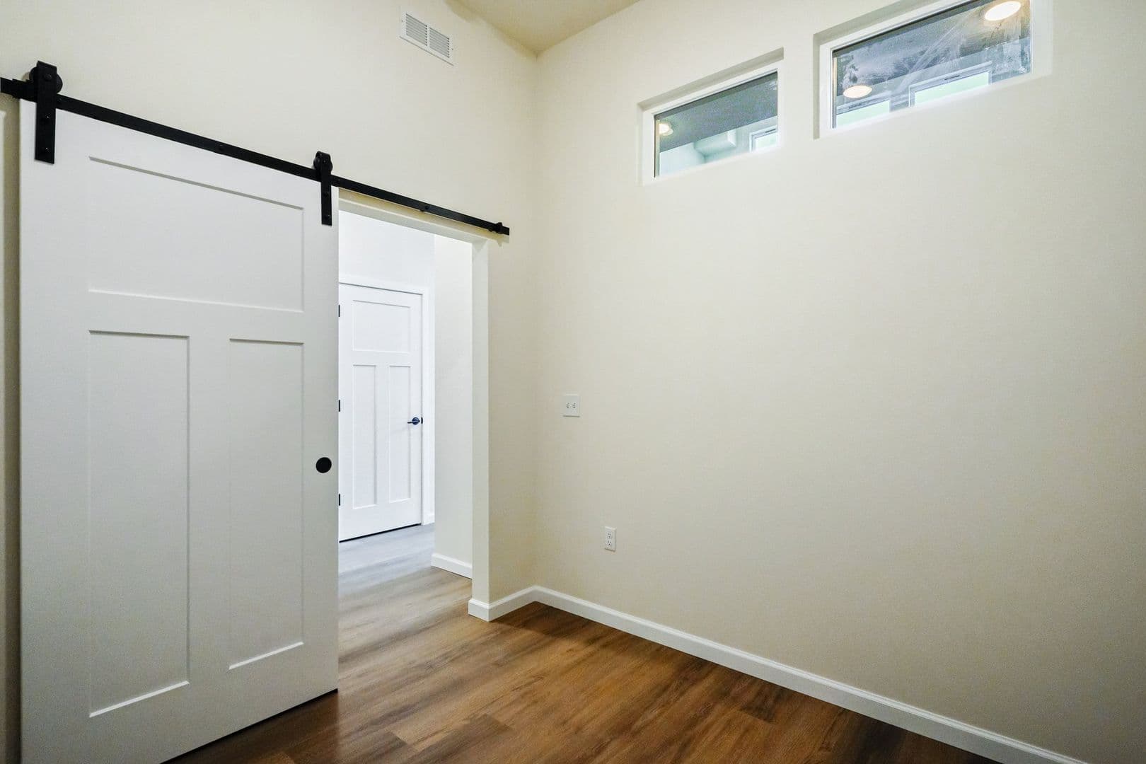 Olympia Apartment: 401 Union Ave SE