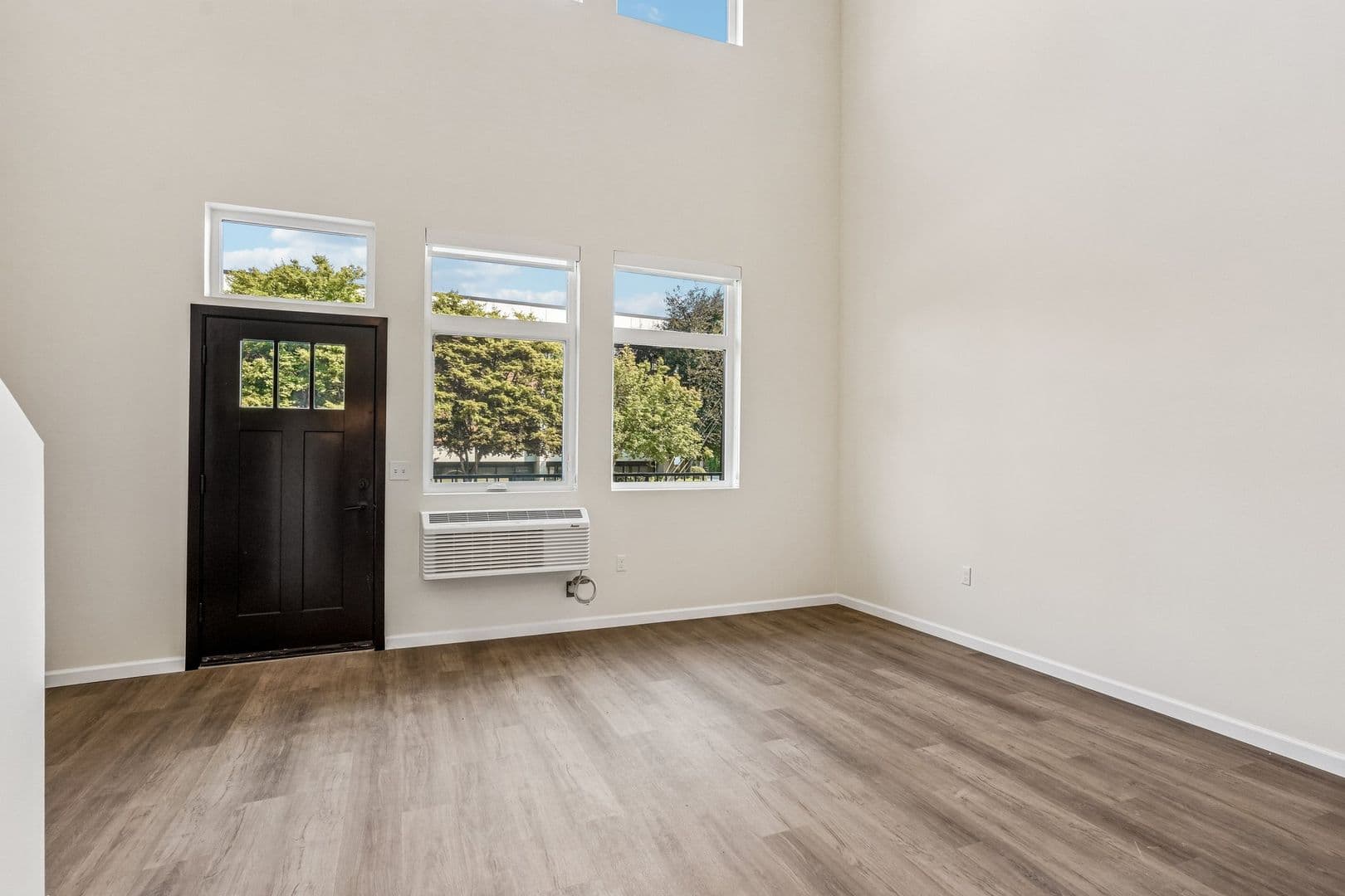Olympia Apartment: 401 Union Ave SE