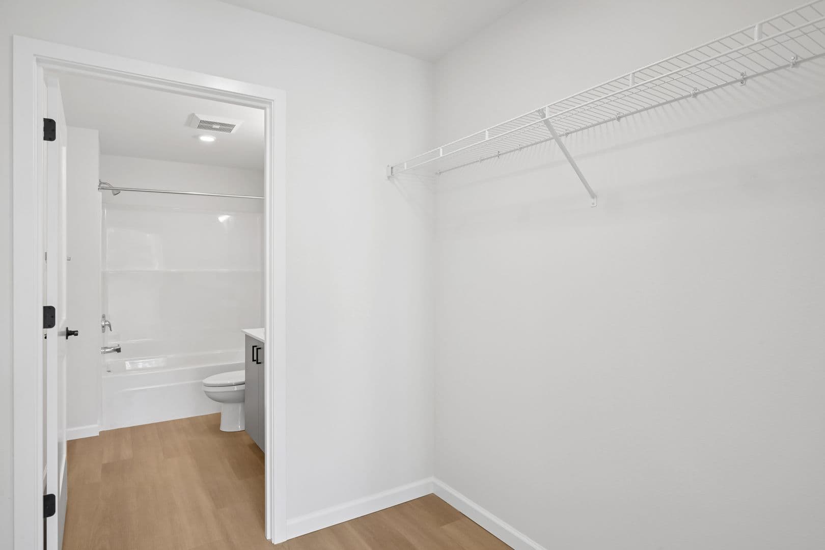 Lacey Apartment: 2463 Hogum Bay Rd NE