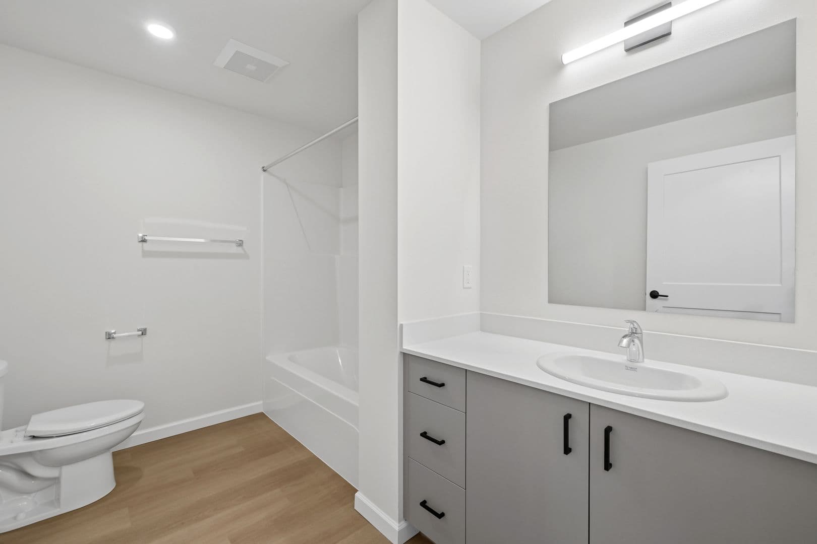 Lacey Apartment: 2463 Hogum Bay Rd NE