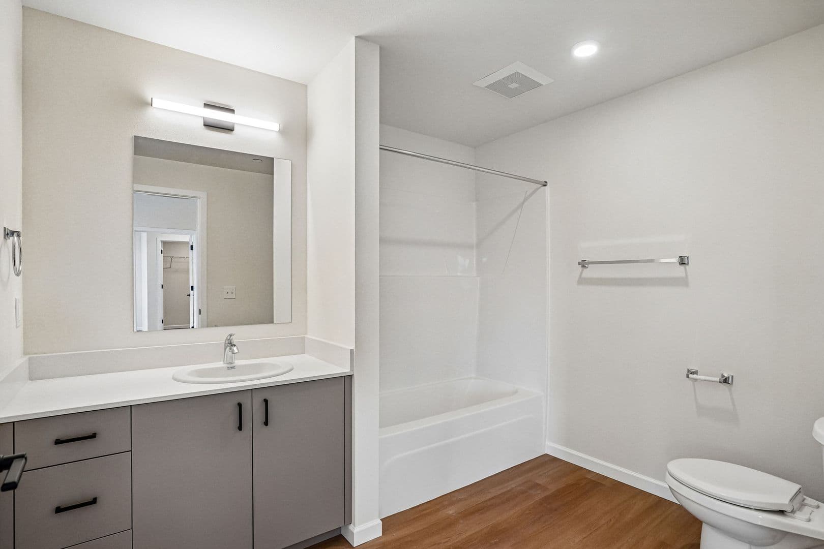 Lacey Apartment: 2463 Hogum Bay Rd NE