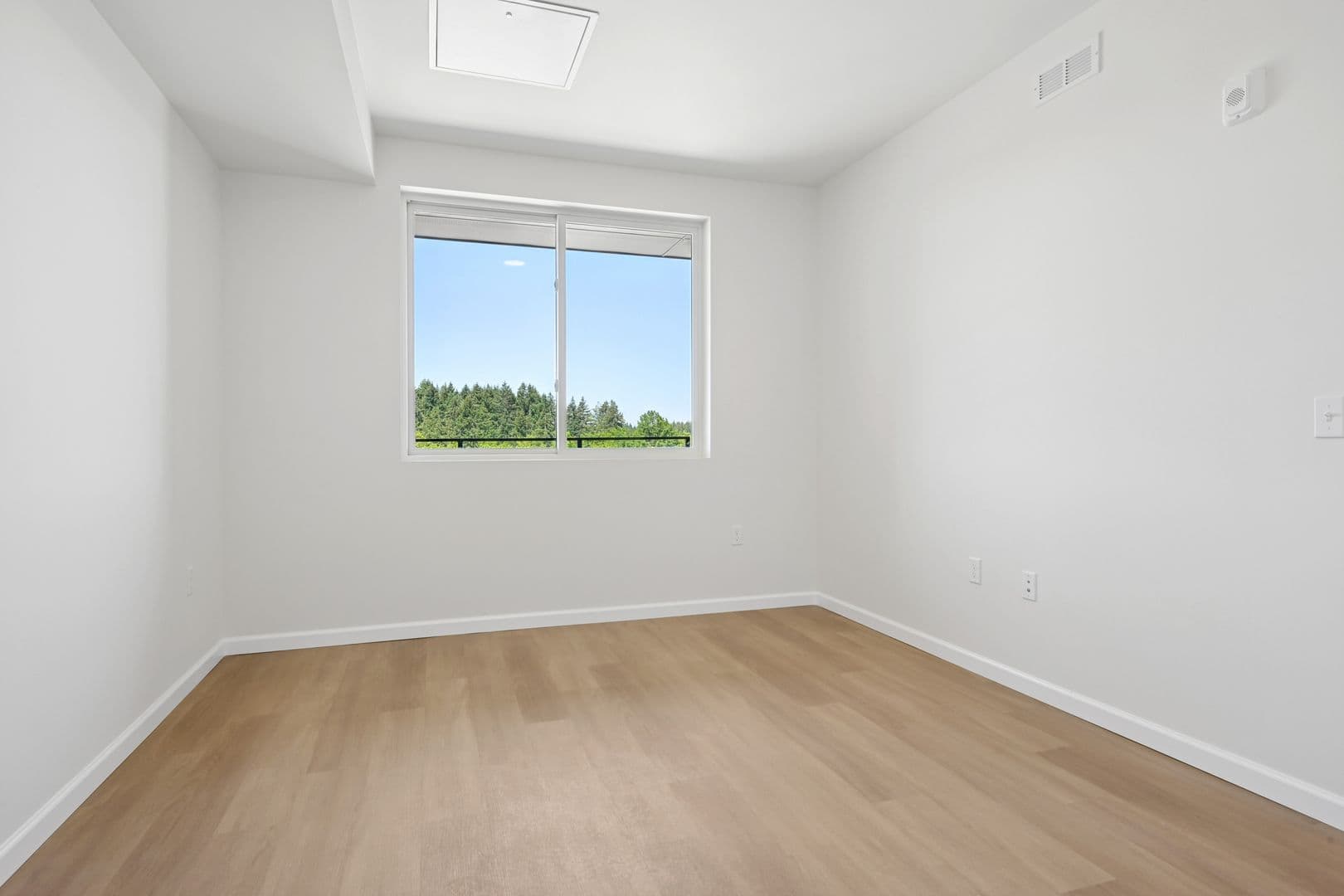 Lacey Apartment: 2463 Hogum Bay Rd NE
