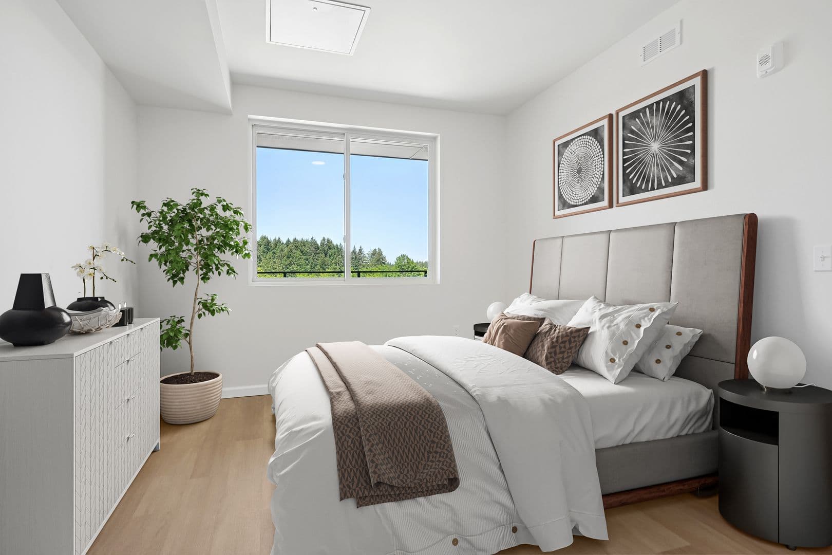 Lacey Apartment: 2463 Hogum Bay Rd NE