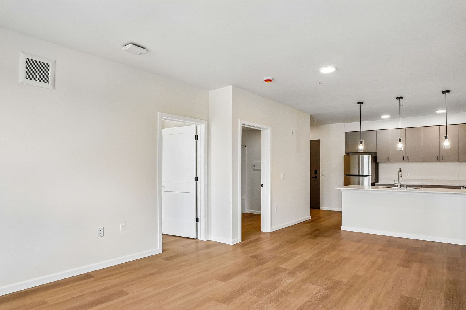 Lacey Apartment: 2463 Hogum Bay Rd NE