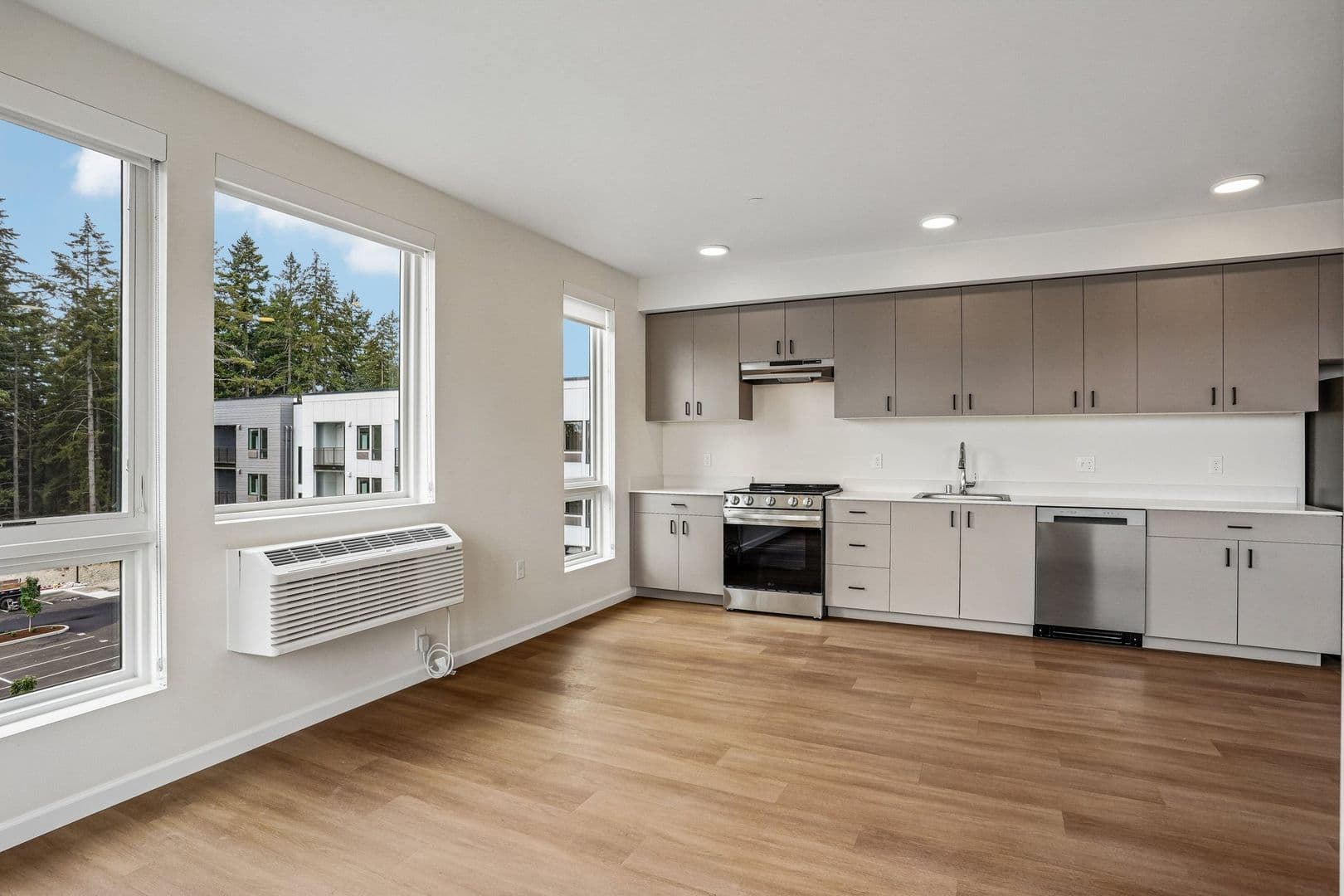 Lacey Apartment: 2463 Hogum Bay Rd NE