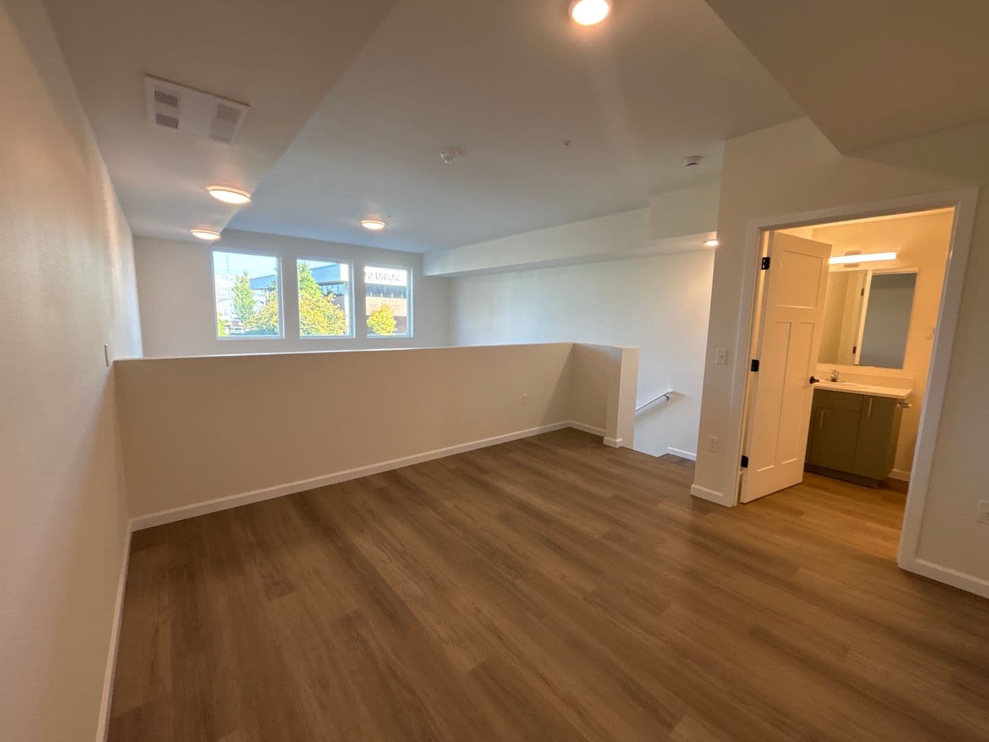 Olympia Apartment: 401 Union Ave SE