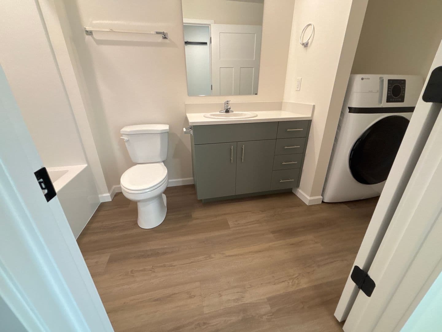 Olympia Apartment: 401 Union Ave SE
