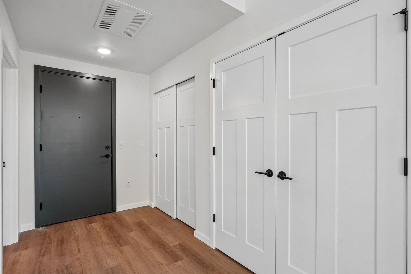 Olympia Apartment: 401 Union Ave SE