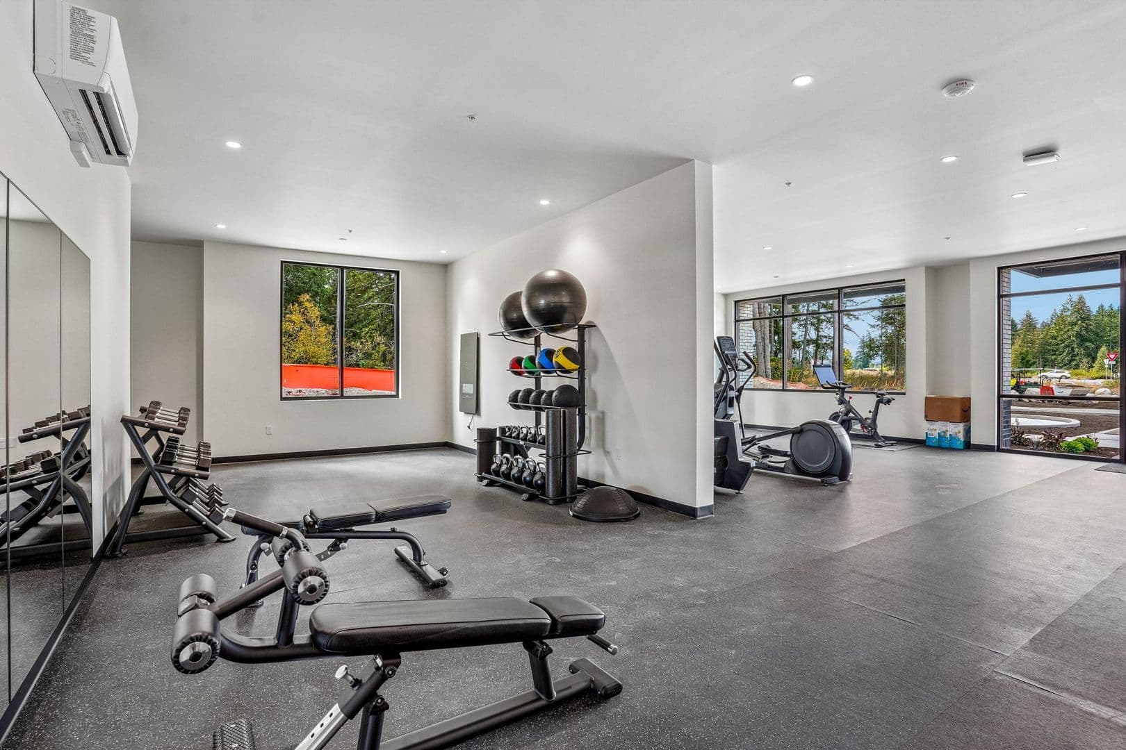 Lacey Apartment: 2463 Hogum Bay Rd NE