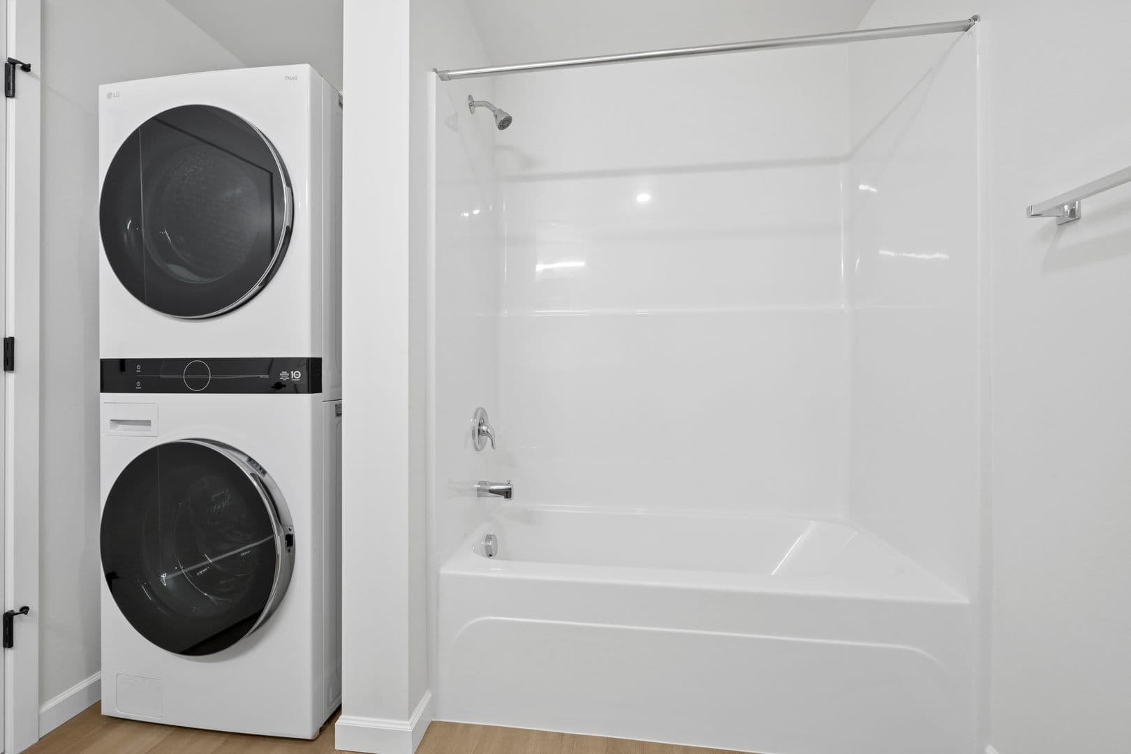 Lacey Apartment: 2463 Hogum Bay Rd NE