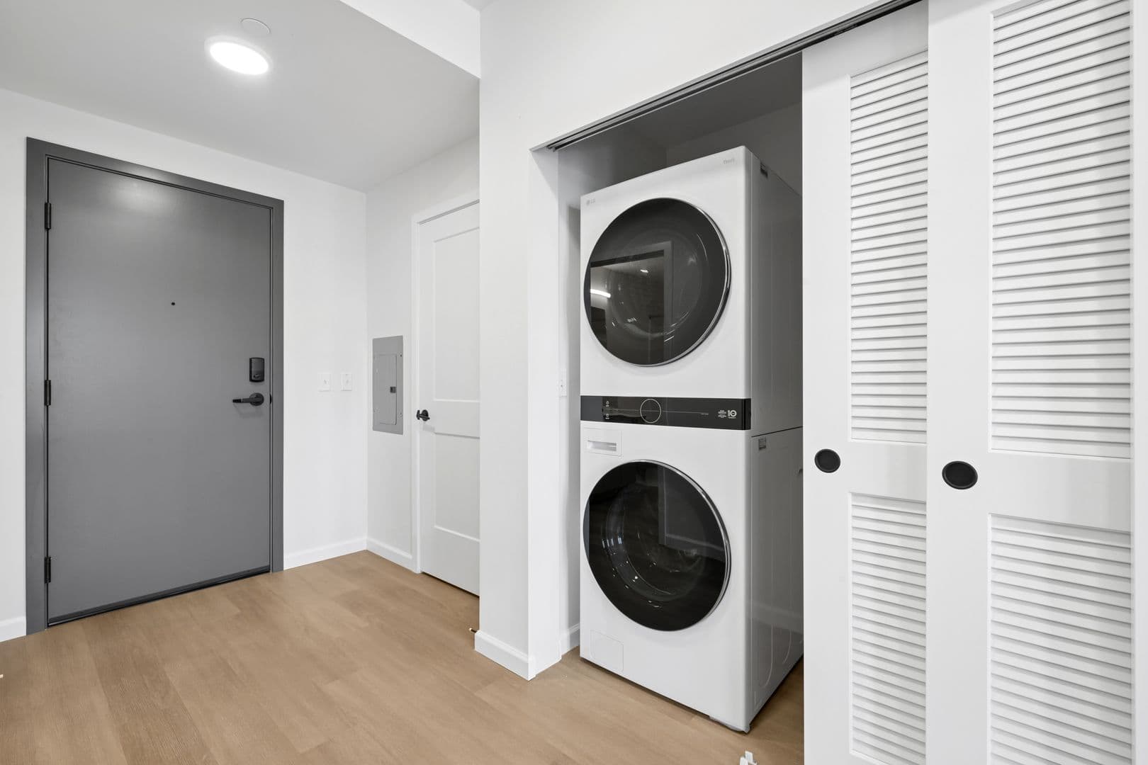 Lacey Apartment: 2463 Hogum Bay Rd NE