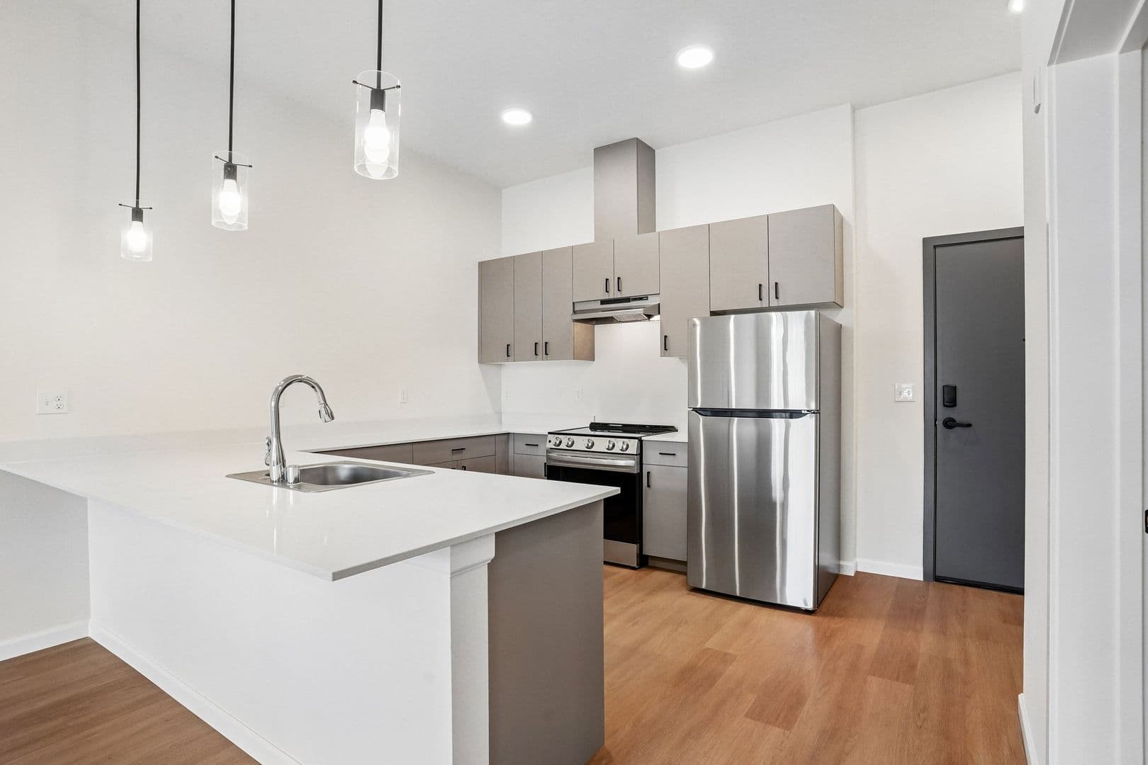 Lacey Apartment: 2463 Hogum Bay Rd NE