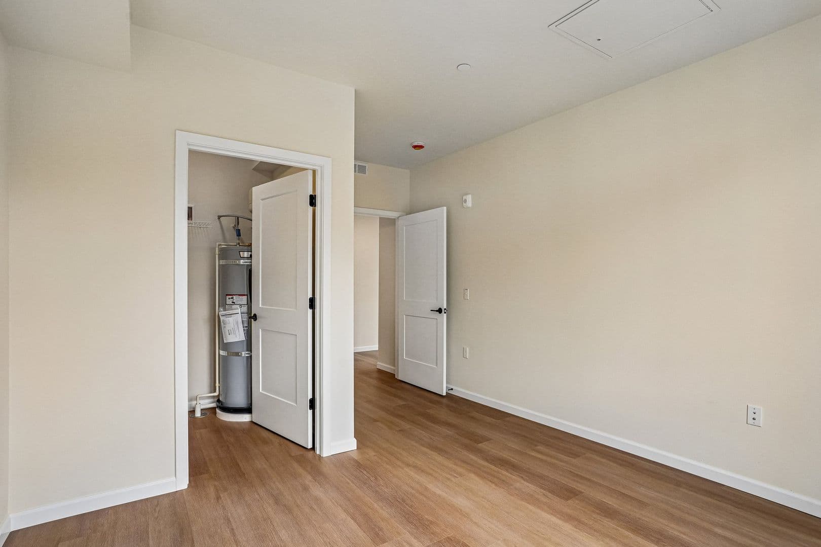 Lacey Apartment: 2463 Hogum Bay Rd NE