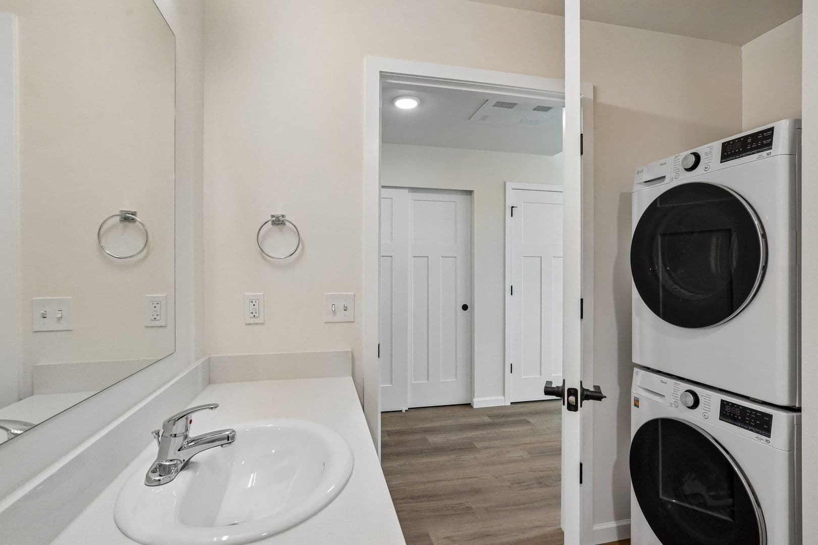 Olympia Apartment: 401 Union Ave SE