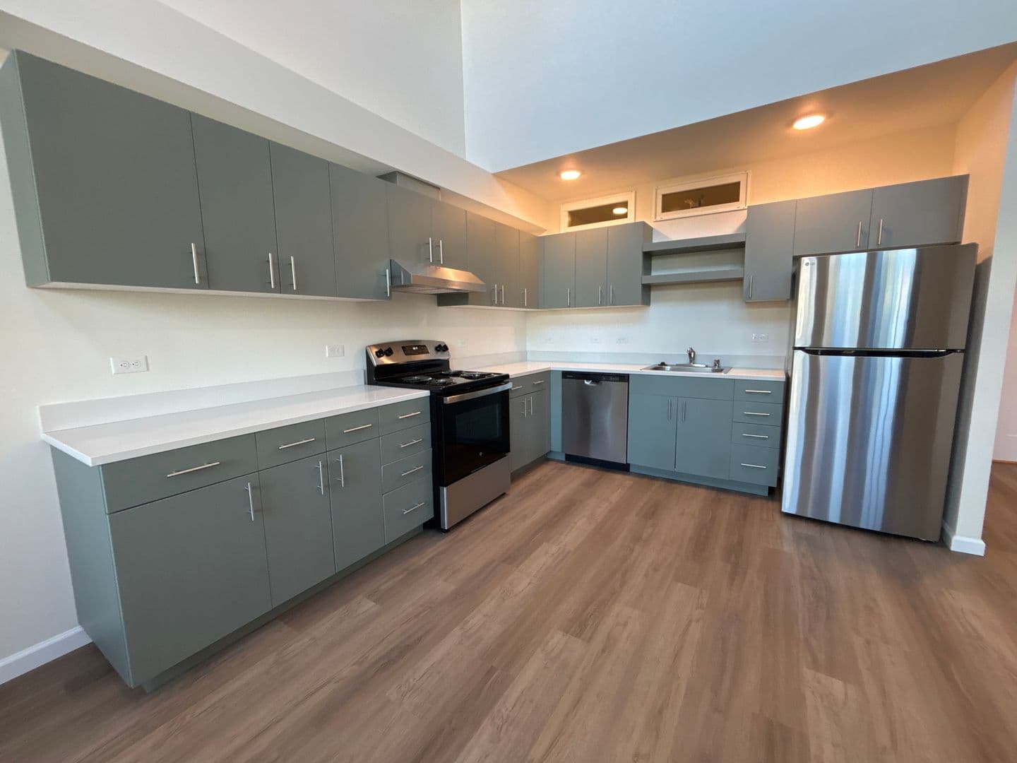 Olympia Apartment: 401 Union Ave SE
