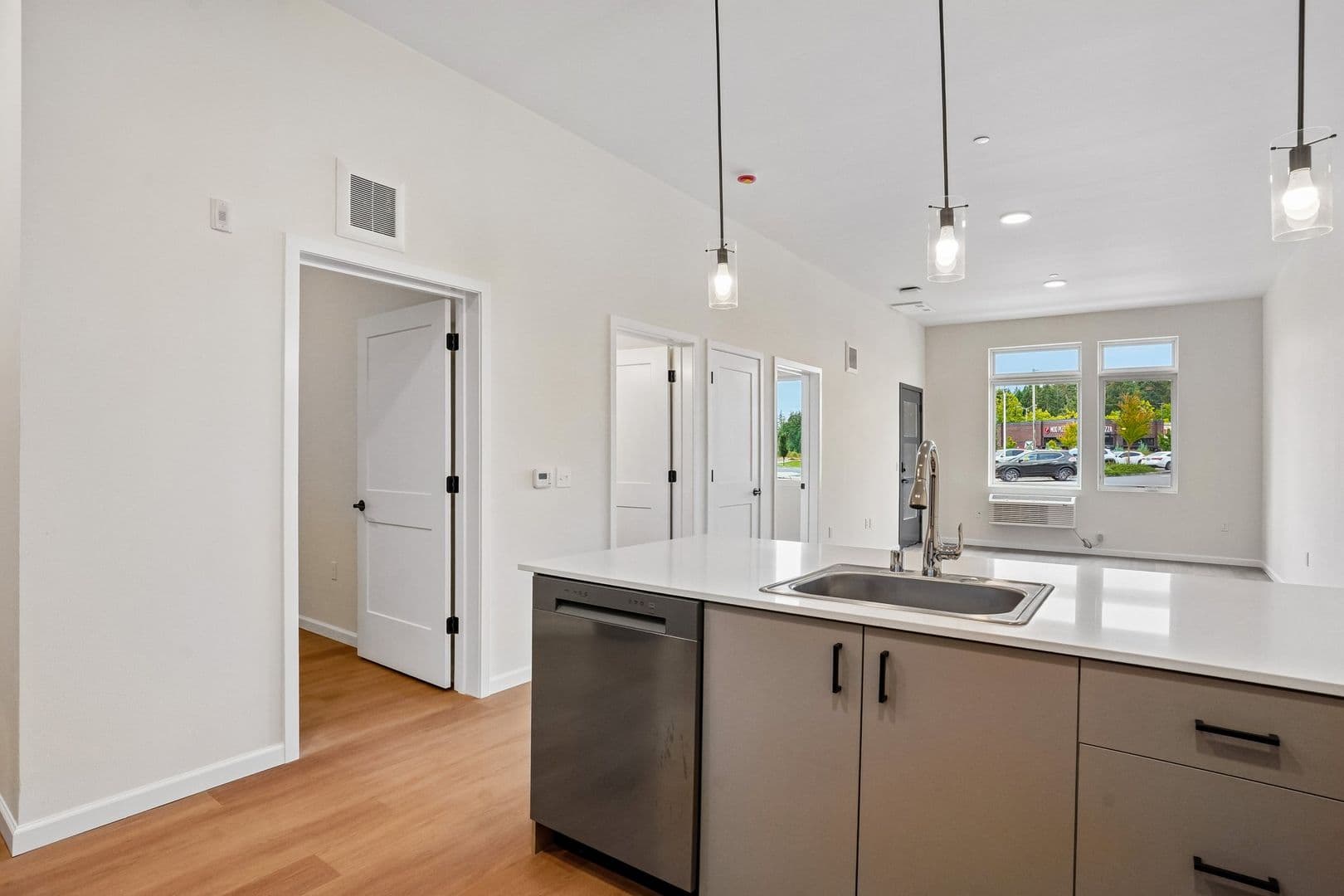 Lacey Apartment: 2463 Hogum Bay Rd NE