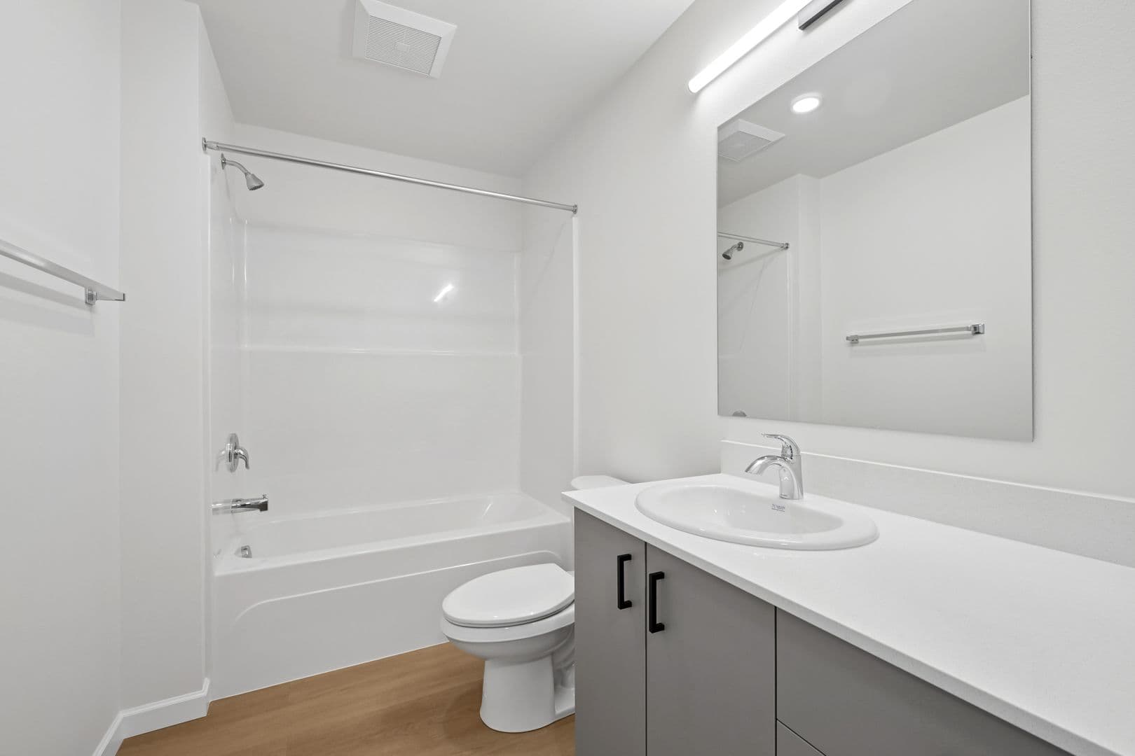 Lacey Apartment: 2463 Hogum Bay Rd NE