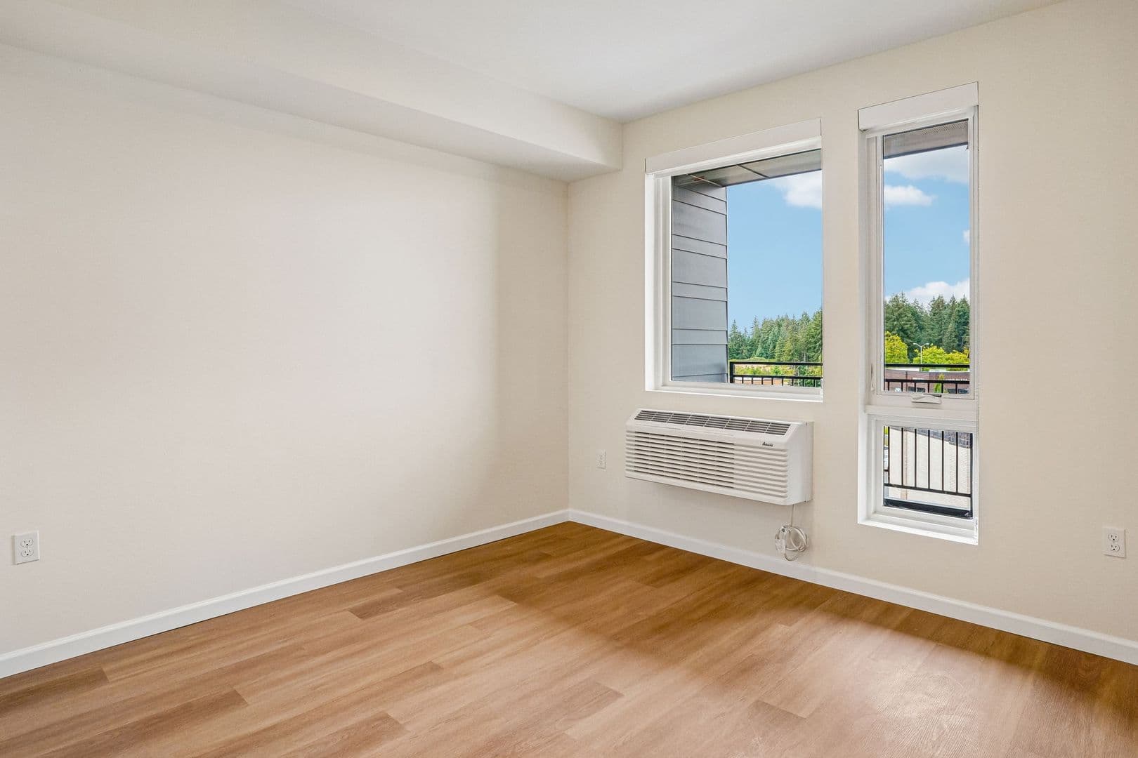 Lacey Apartment: 2463 Hogum Bay Rd NE
