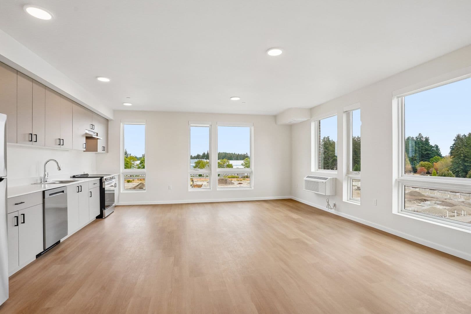 Lacey Apartment: 2463 Hogum Bay Rd NE