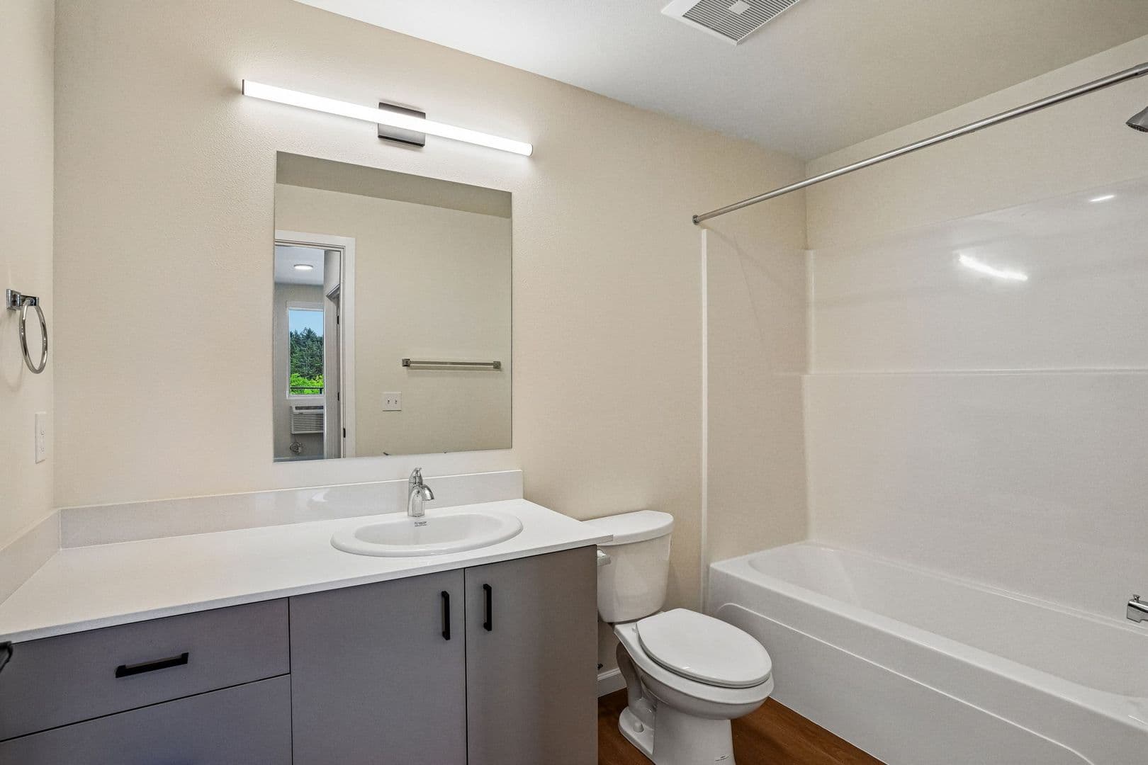 Lacey Apartment: 2463 Hogum Bay Rd NE