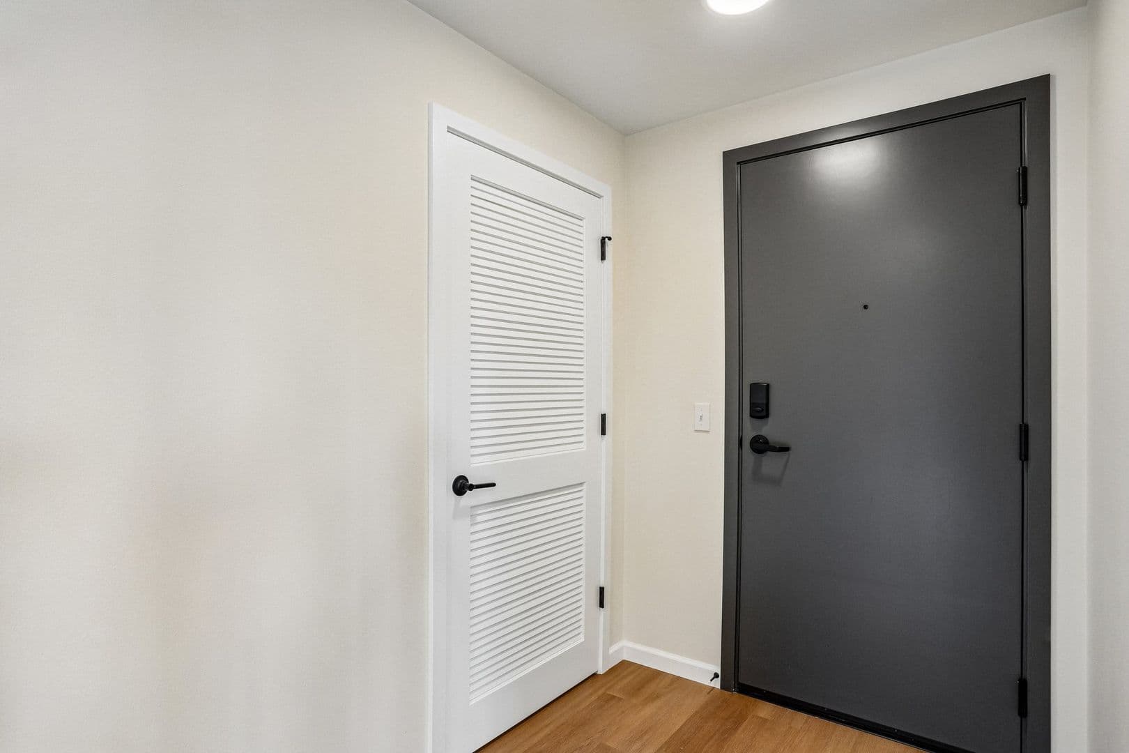 Lacey Apartment: 2463 Hogum Bay Rd NE