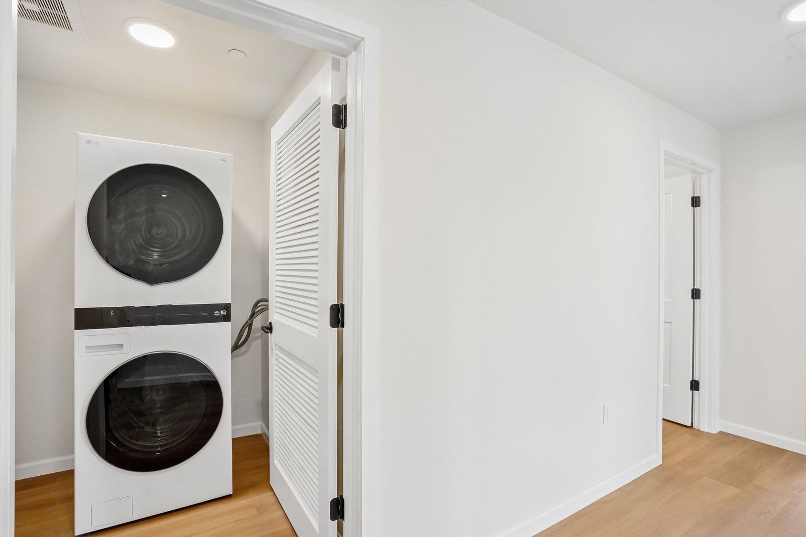 Lacey Apartment: 2463 Hogum Bay Rd NE