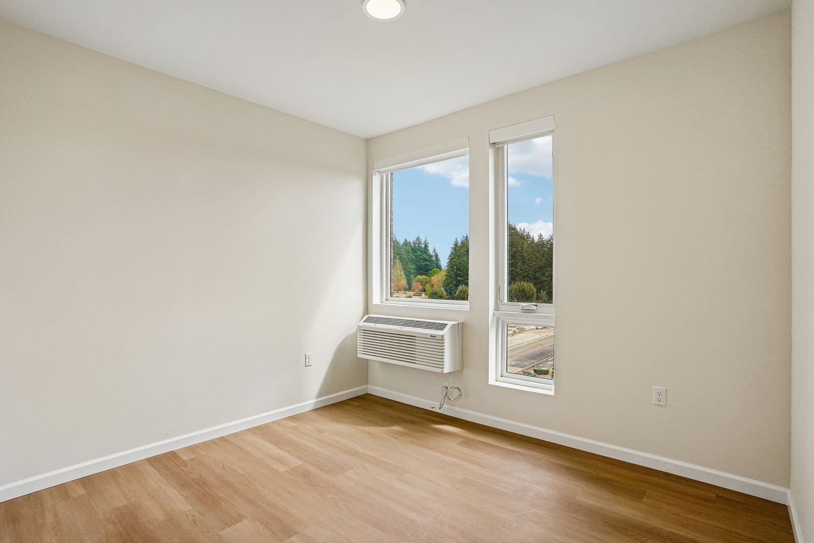 Lacey Apartment: 2463 Hogum Bay Rd NE