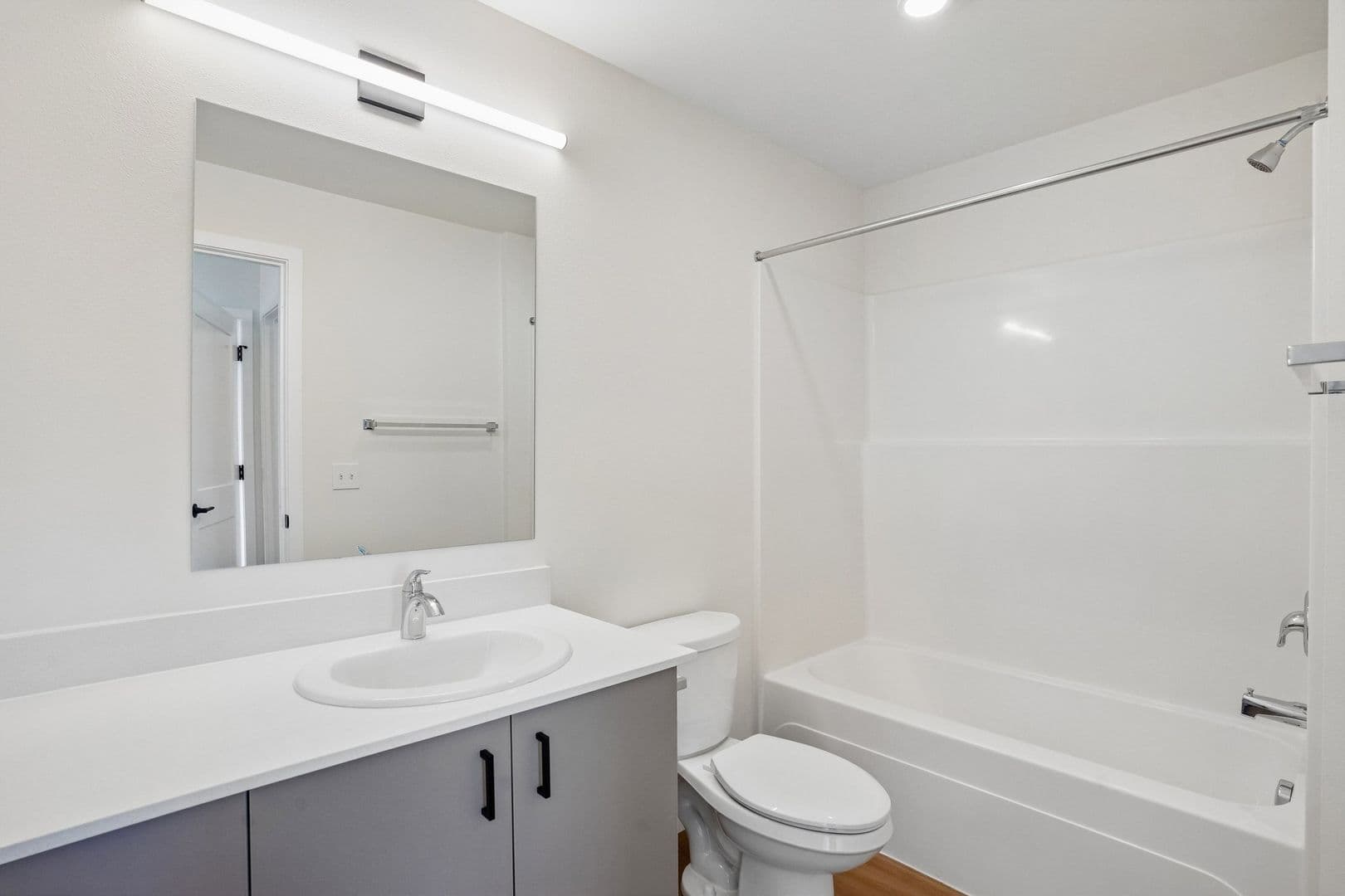 Lacey Apartment: 2463 Hogum Bay Rd NE