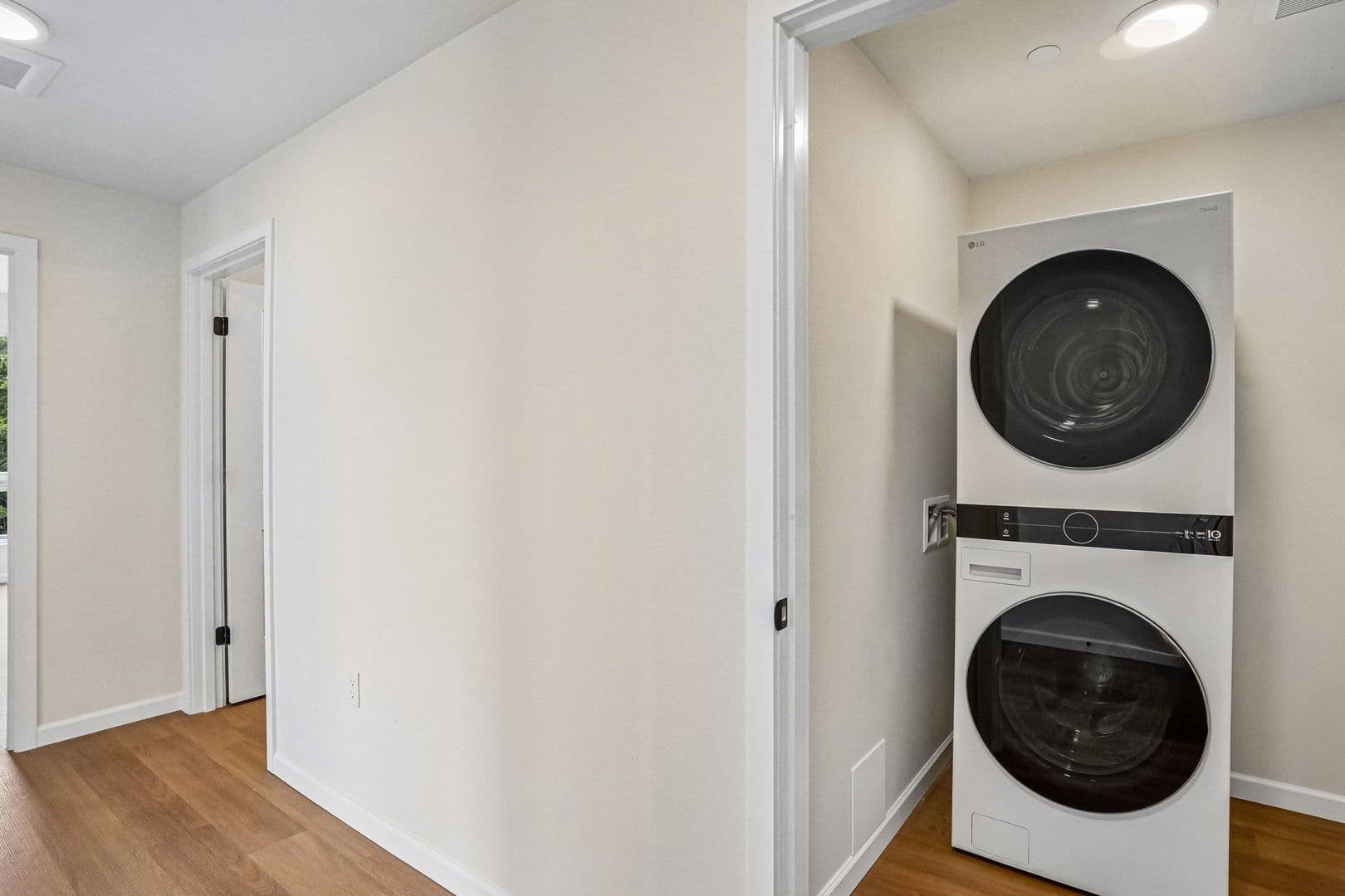 Lacey Apartment: 2463 Hogum Bay Rd NE