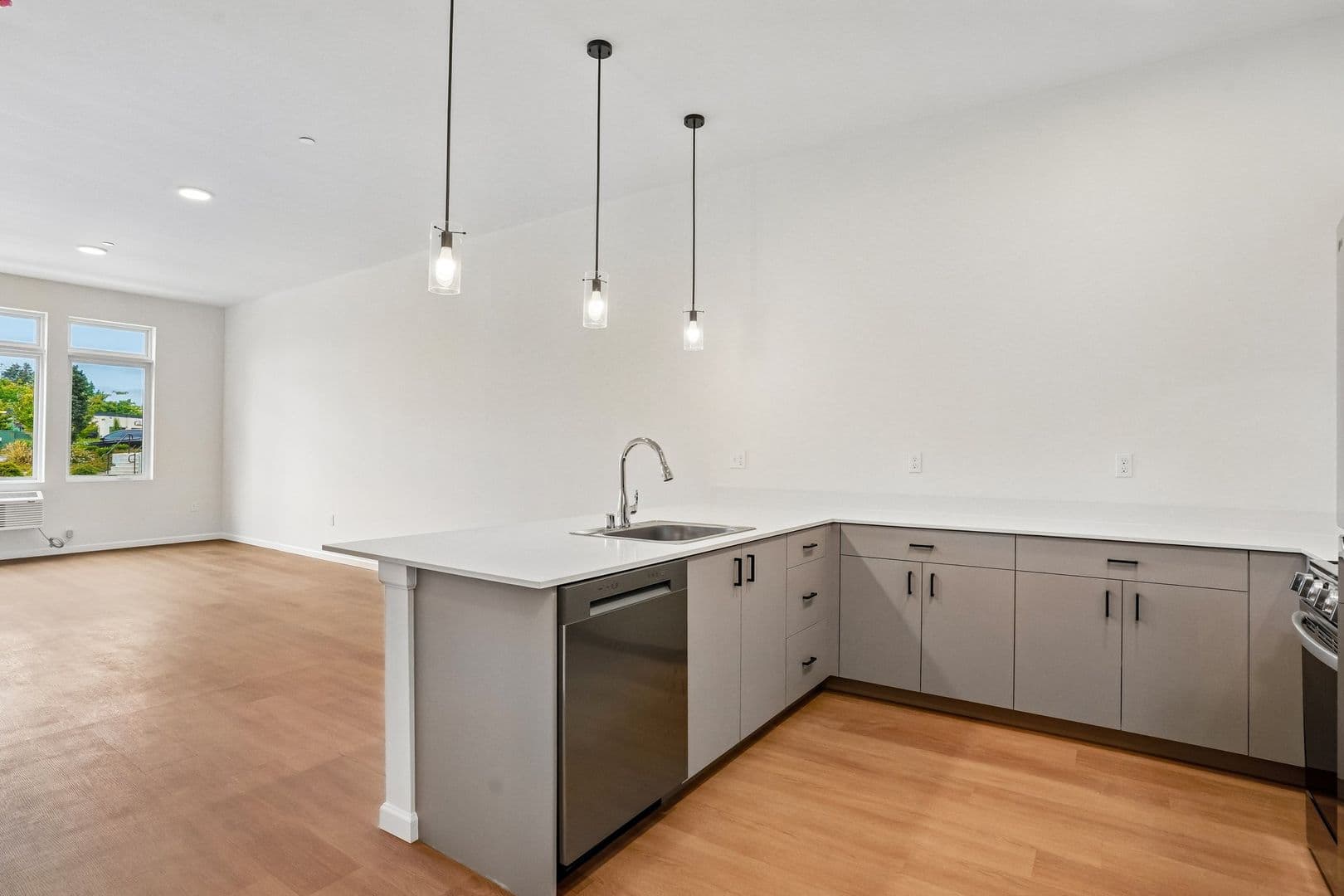 Lacey Apartment: 2463 Hogum Bay Rd NE