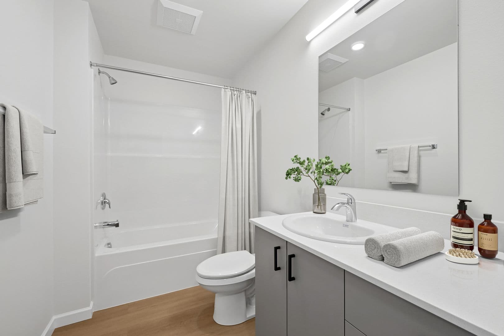 Lacey Apartment: 2463 Hogum Bay Rd NE