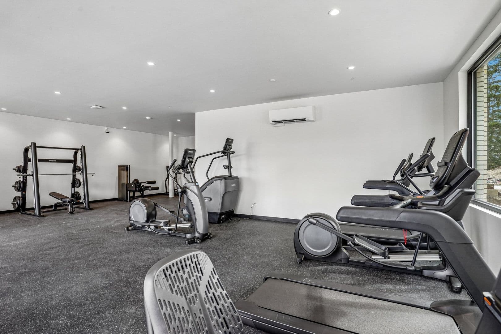 Lacey Apartment: 2463 Hogum Bay Rd NE