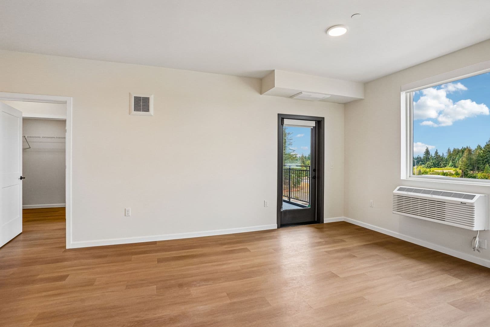 Lacey Apartment: 2463 Hogum Bay Rd NE